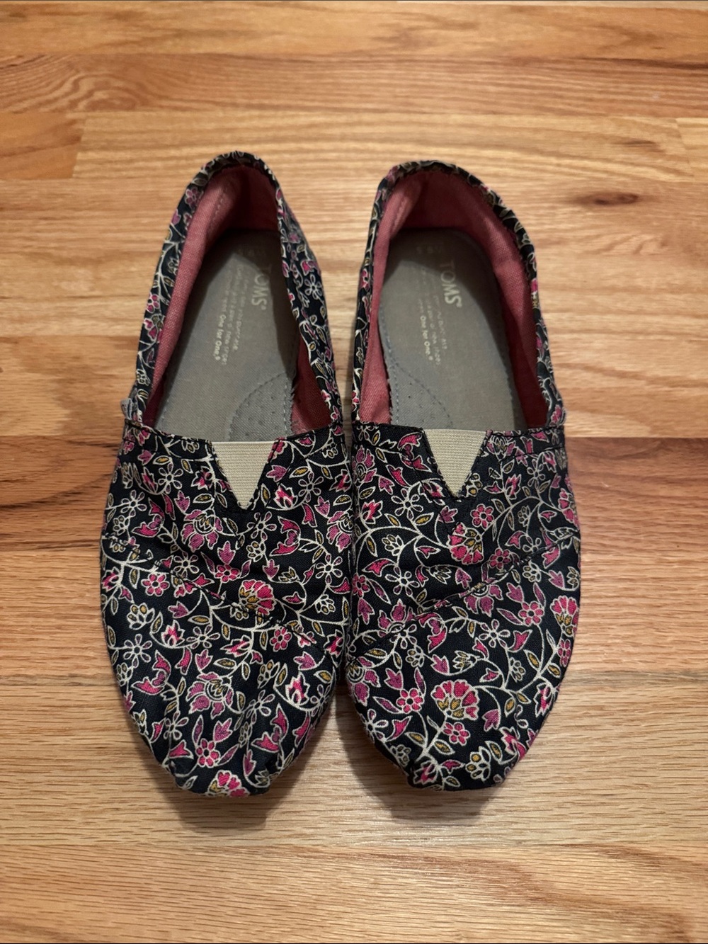 TOMS Women’s Sz 9.5 Black and Pink Floral Slip-On Canvas Flats